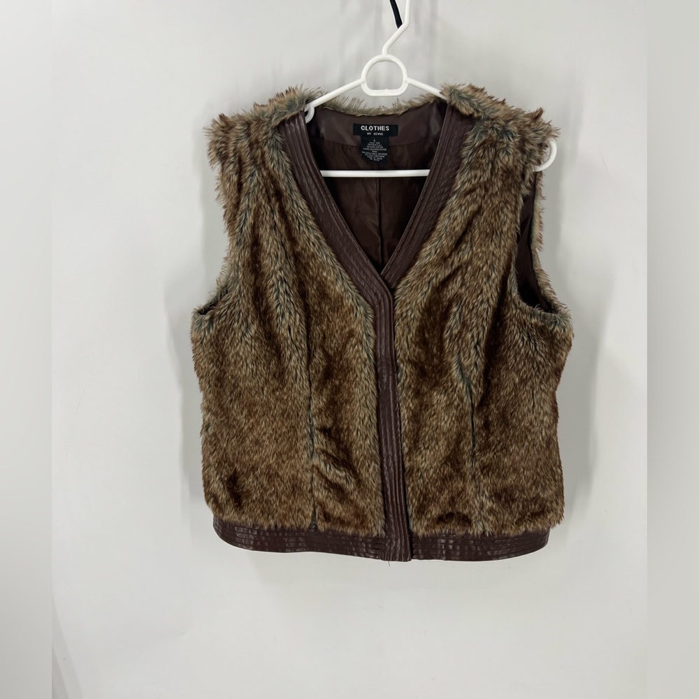 clothes by revue, faux fur/leather trim snap front vest L